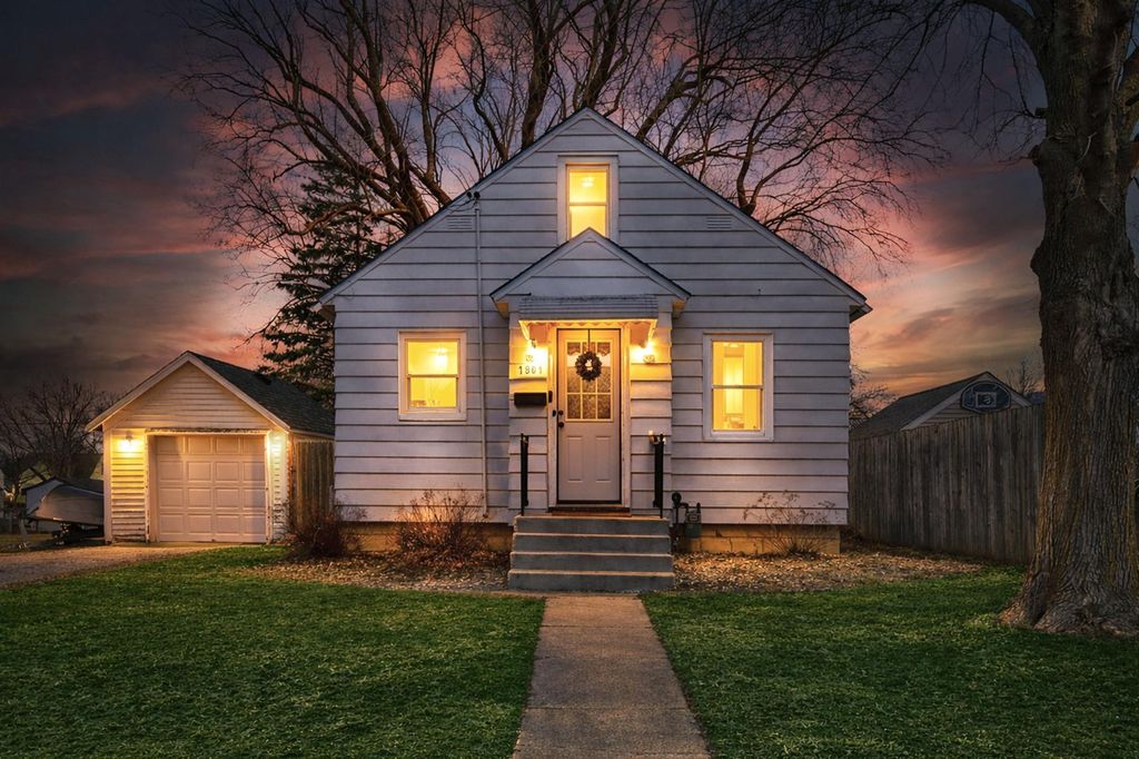 Photo of 1801 E Oakland Avenue, Austin, MN 55912 (MLS # 7042619)