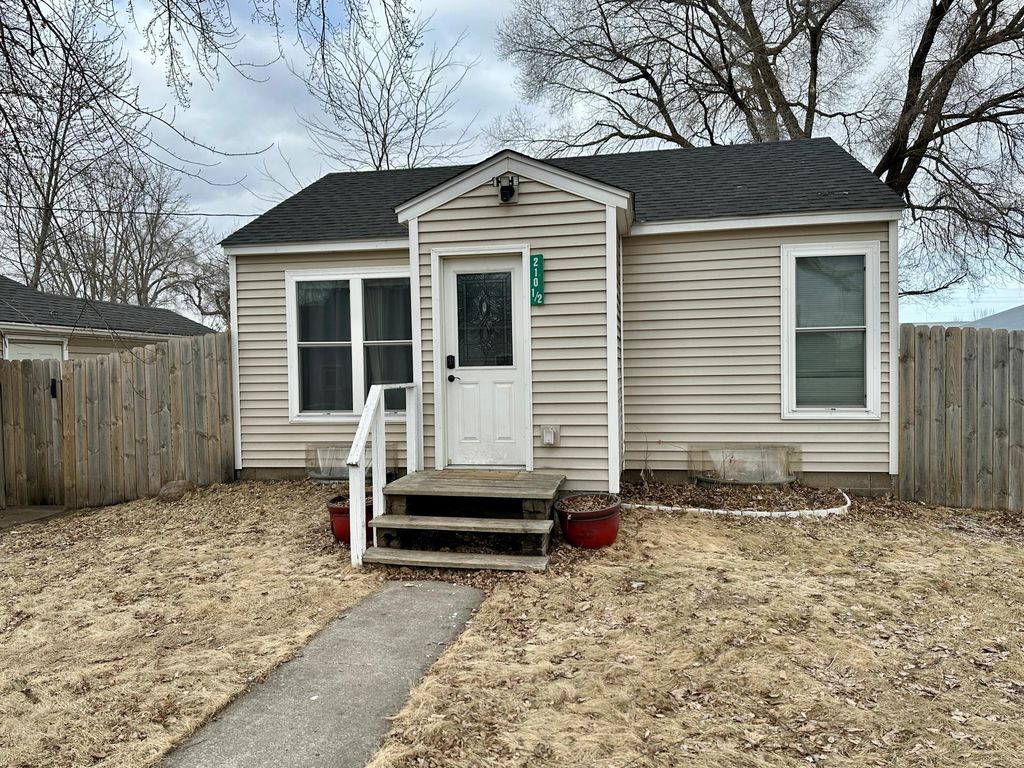 Photo of 210 1/2 1st Avenue NW, Isanti, MN 55040 (MLS # 7033996)