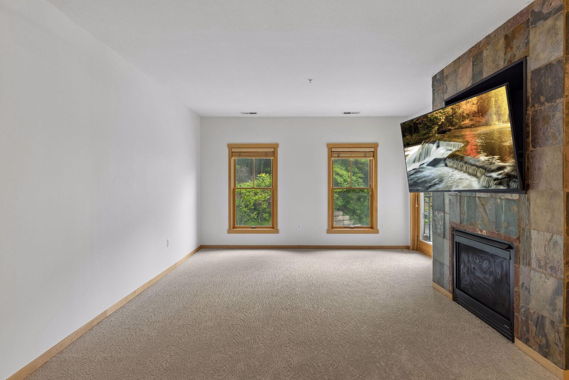 350 Main Street N 252