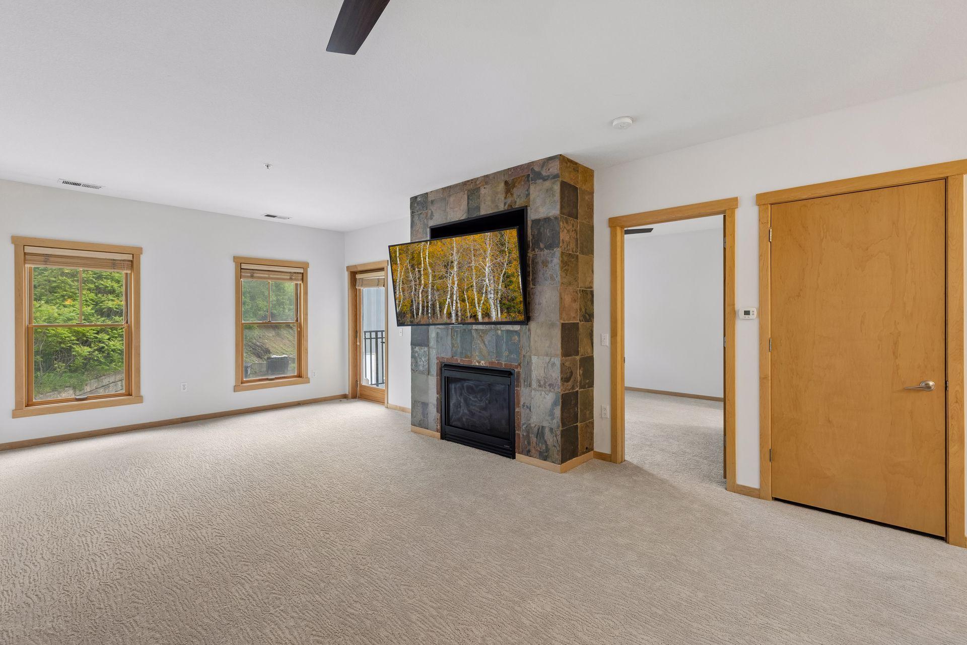 350 Main Street N 252