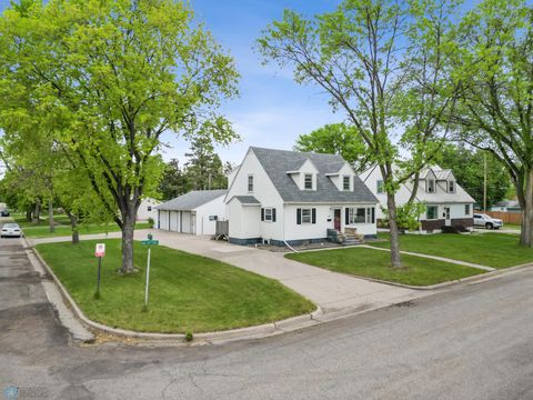 1204 12th Avenue N Moorhead MN 56560