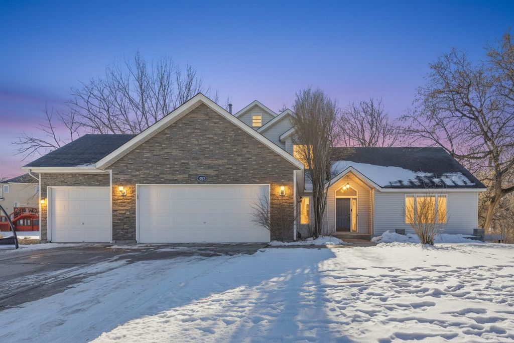Photo of 3113 Chandler Court, Burnsville, MN 55337 (MLS # 7016567)