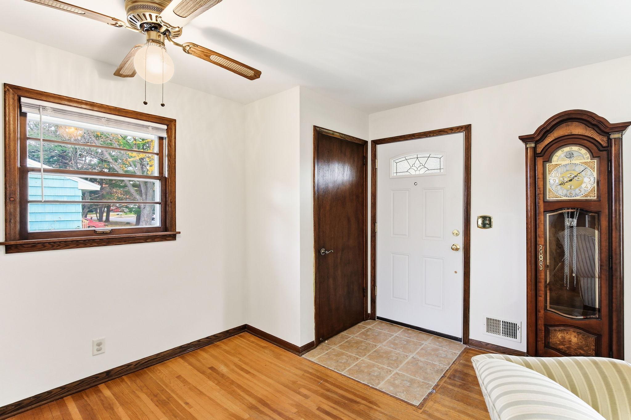 1194 Grospoint Avenue N