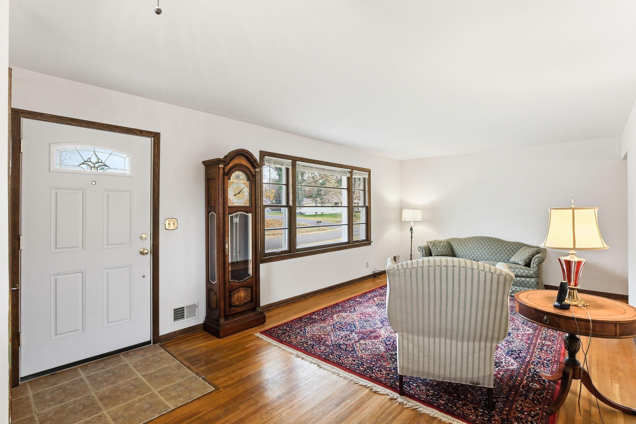 1194 Grospoint Avenue N