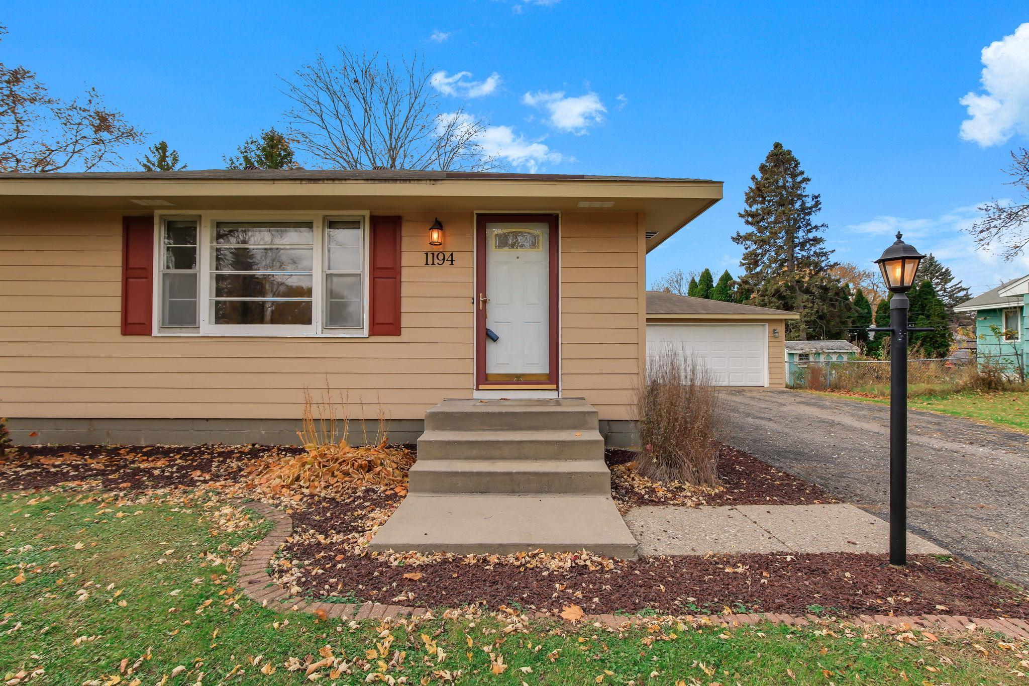 1194 Grospoint Avenue N