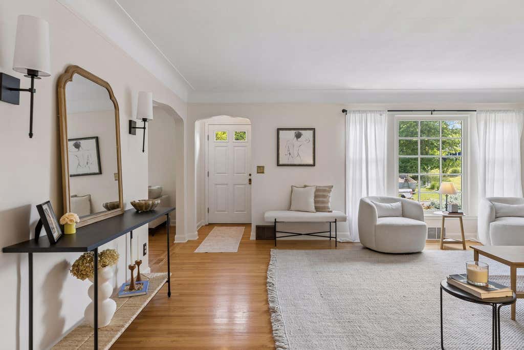 Photo of 2724 Ottawa Avenue S, Saint Louis Park, MN 55416 (MLS # 7118214)