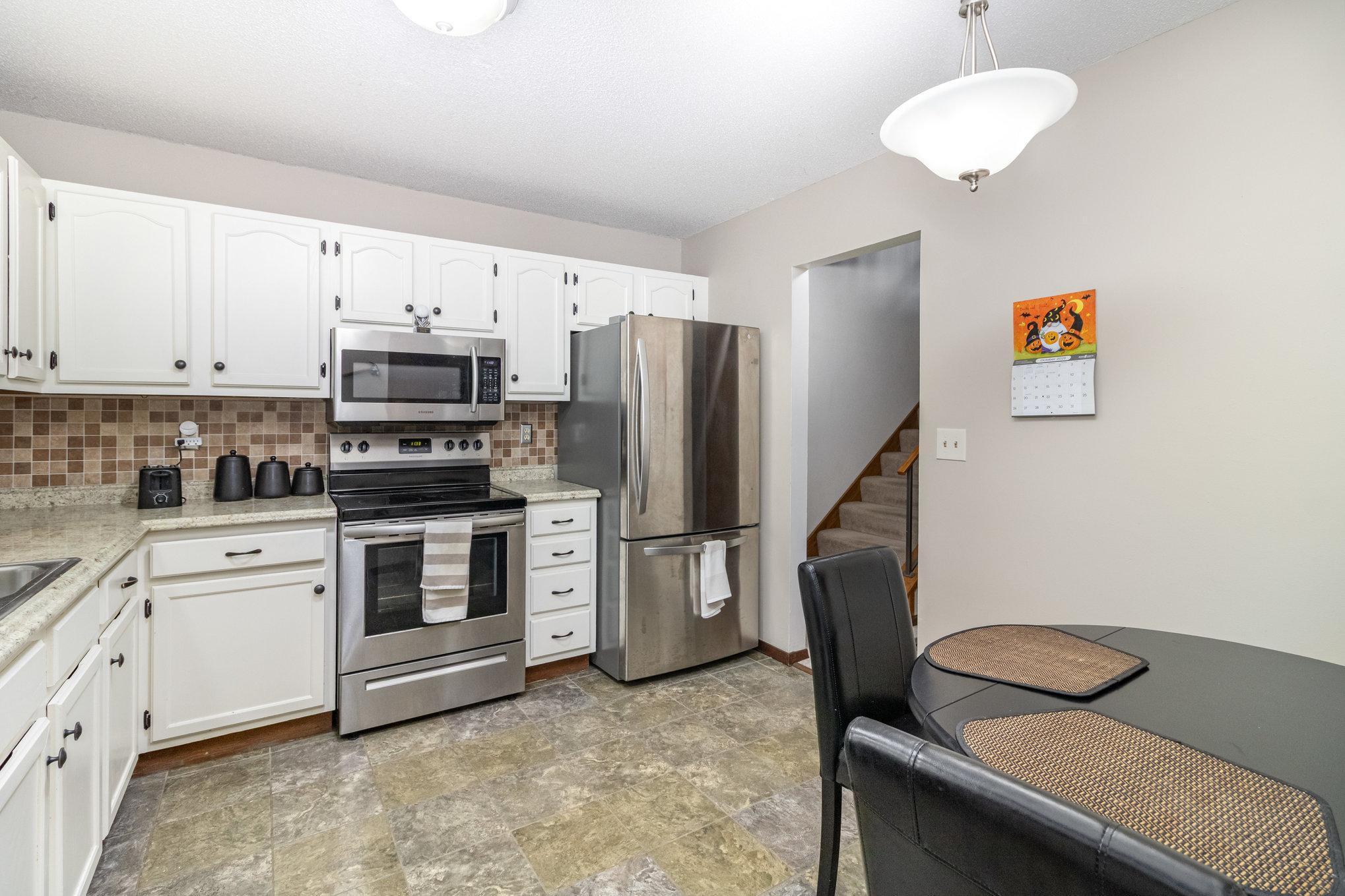 2338 Hillwood Drive E