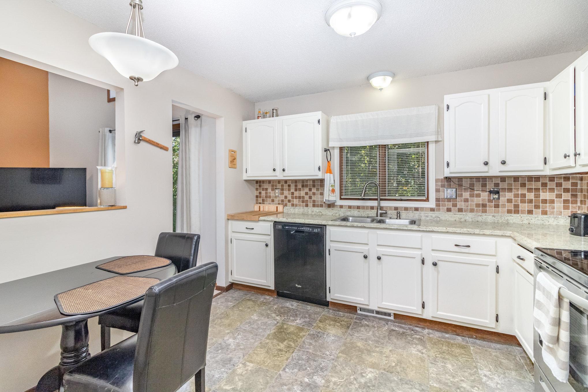 2338 Hillwood Drive E