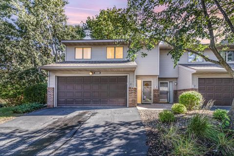 2338 Hillwood Drive E Maplewood MN 55119