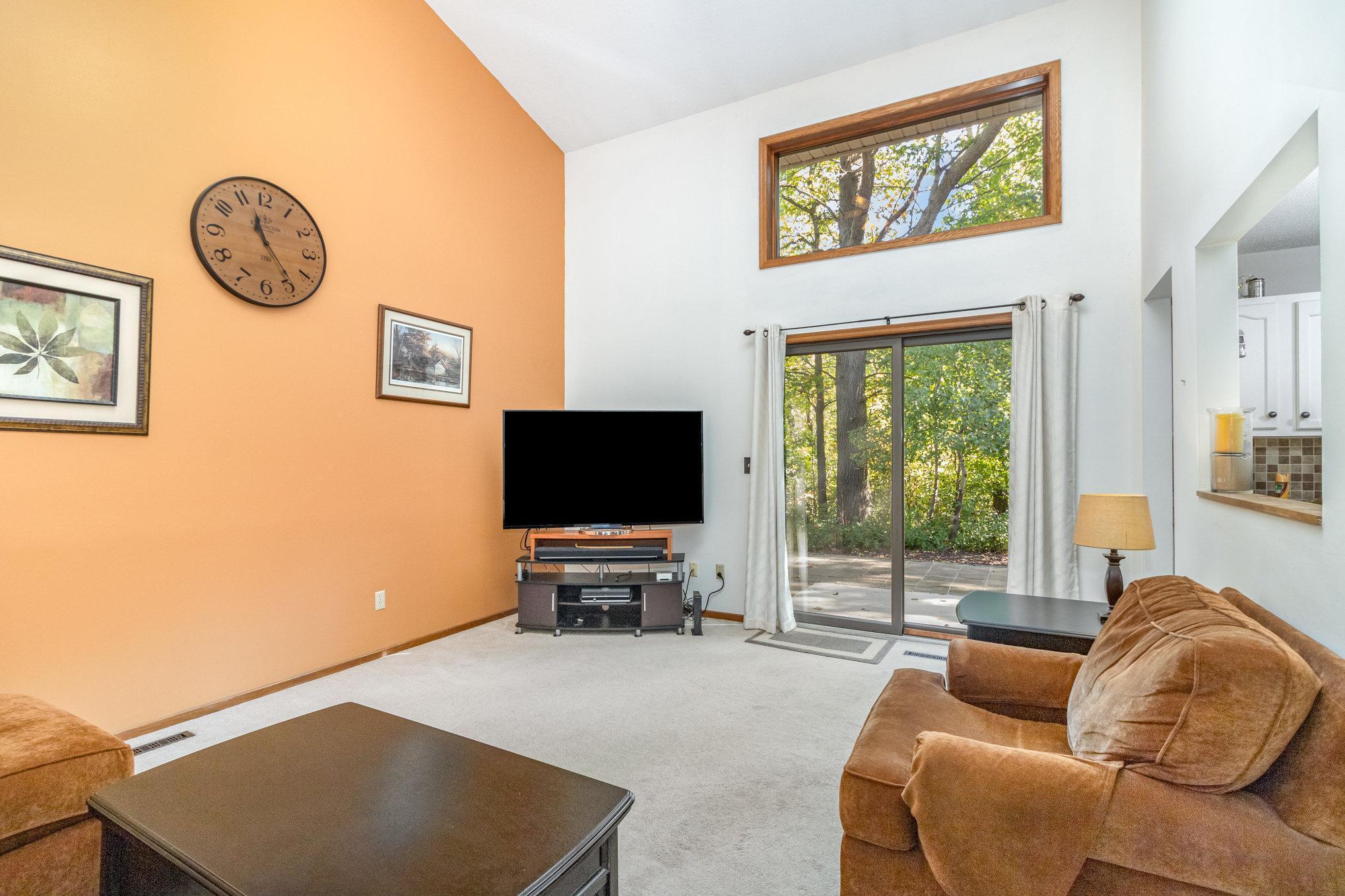 2338 Hillwood Drive E