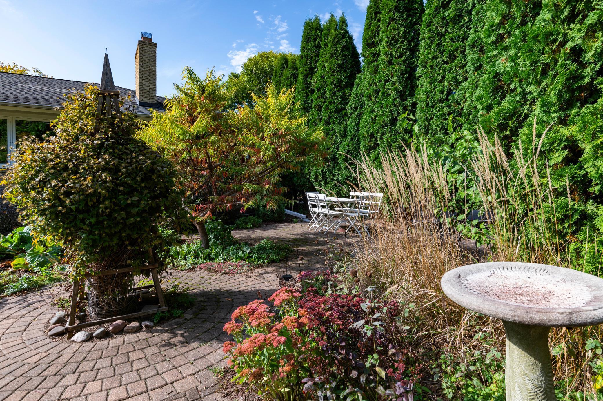 2724 Yosemite Avenue S