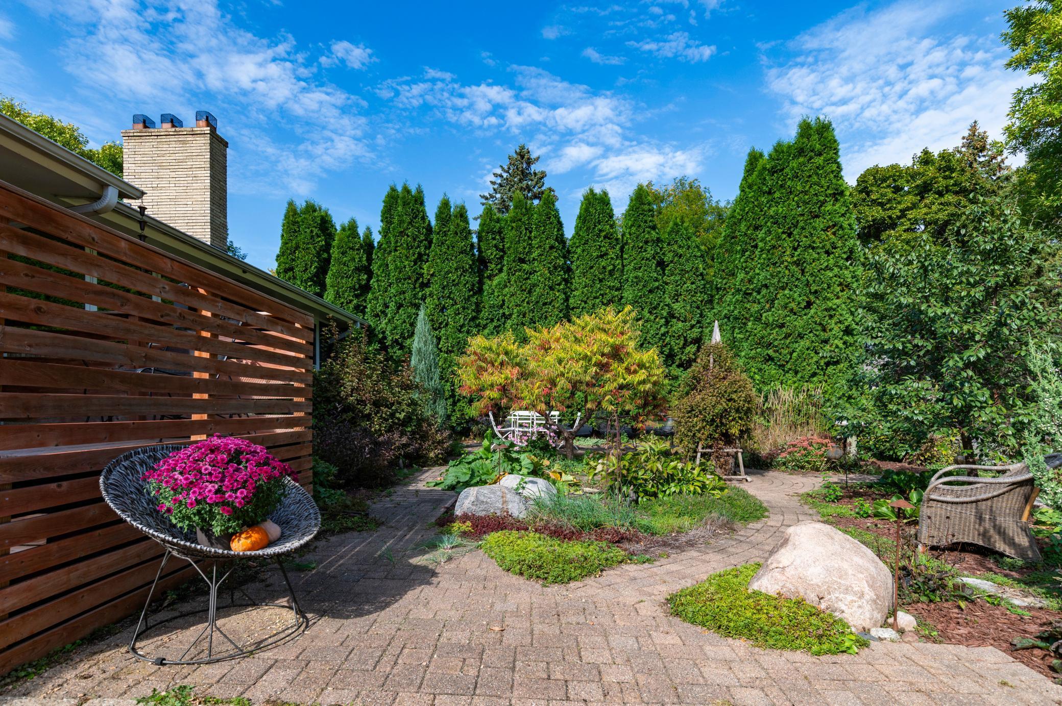 2724 Yosemite Avenue S