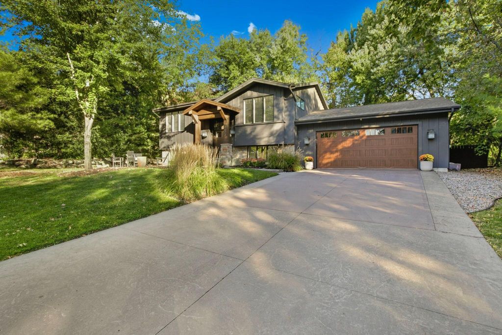 Photo of 4672 Walnut Street, Medina, MN 55359 (MLS # 7015997)