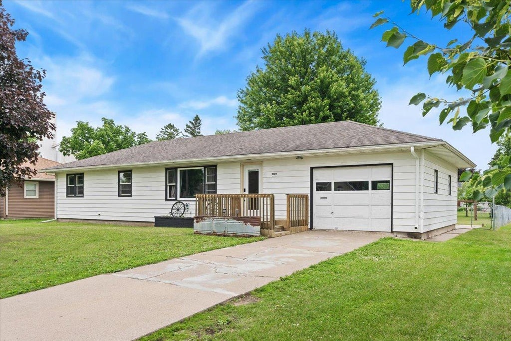 Photo of 1009 W Center Street, Lake City, MN 55041 (MLS # 7096052)