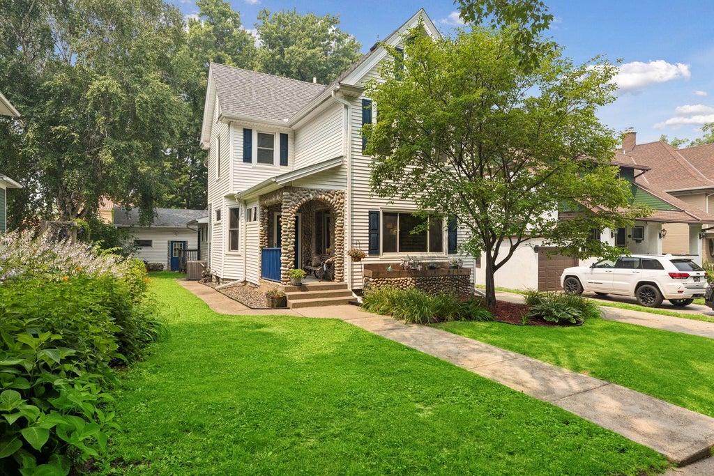 Photo of 657 Delaware Avenue, Saint Paul, MN 55107 (MLS # 7109455)