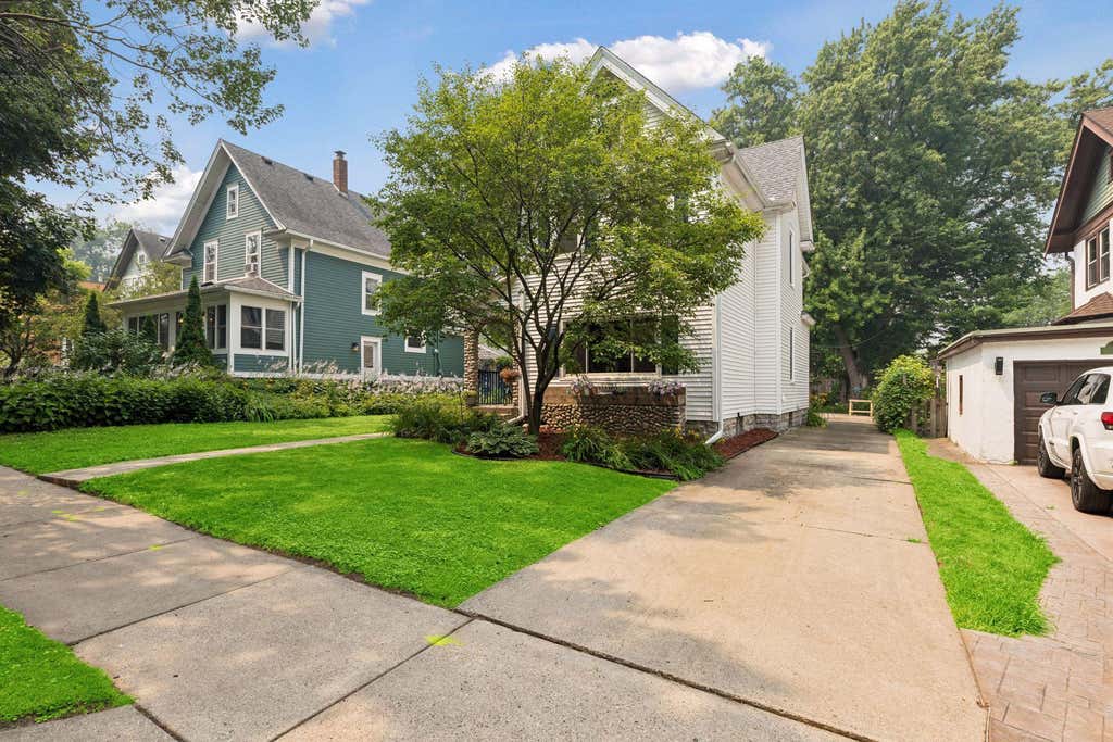 Photo of 657 Delaware Avenue, Saint Paul, MN 55107 (MLS # 7109455)