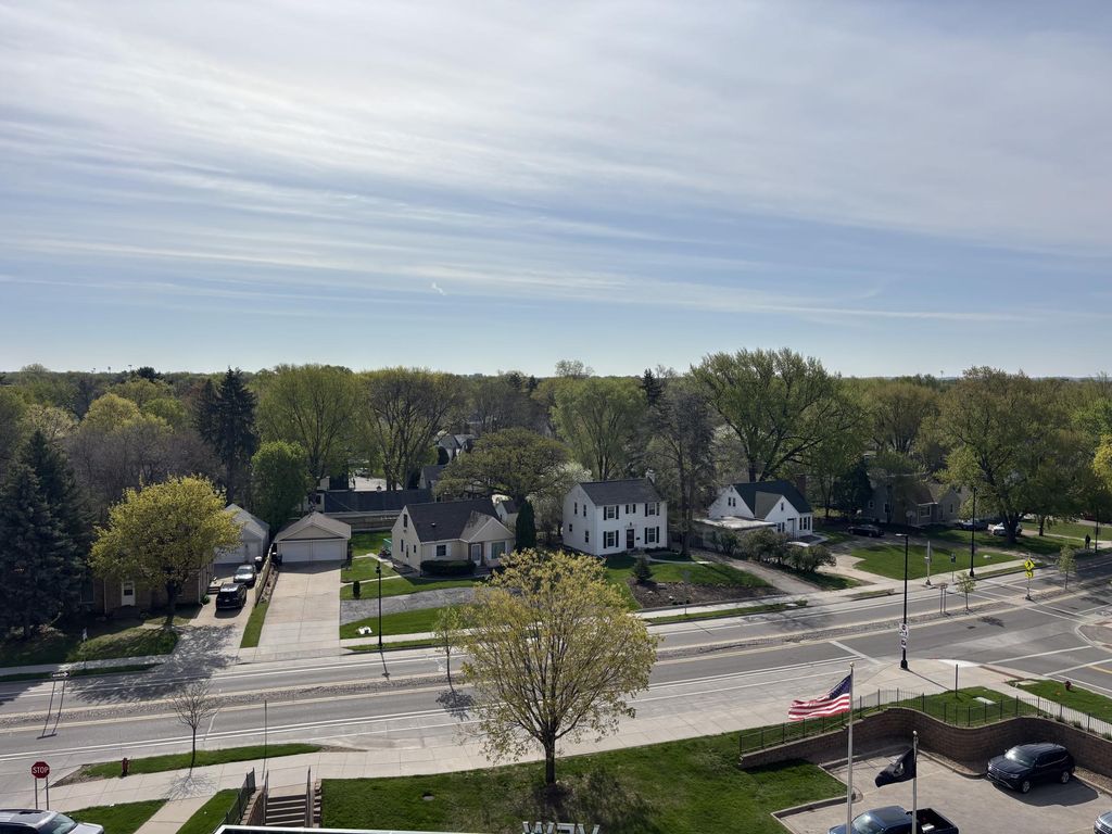 Photo of 6711 Lake Shore Drive S #813, Richfield, MN 55423 (MLS # 7067142)