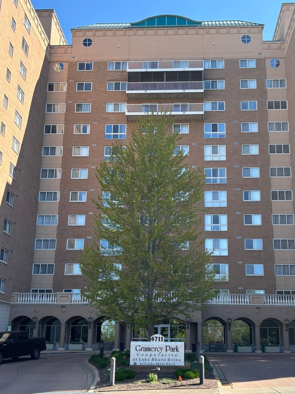 Photo of 6711 Lake Shore Drive S #813, Richfield, MN 55423 (MLS # 7067142)