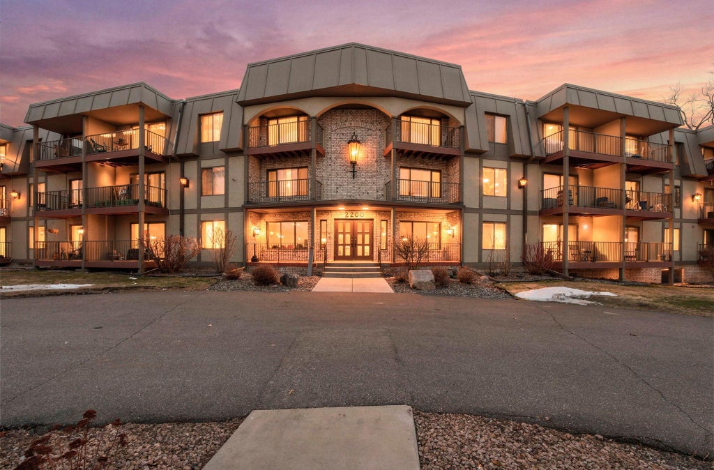 Photo of 2200 Nevada Avenue S #216, Saint Louis Park, MN 55426 (MLS # 7115922)
