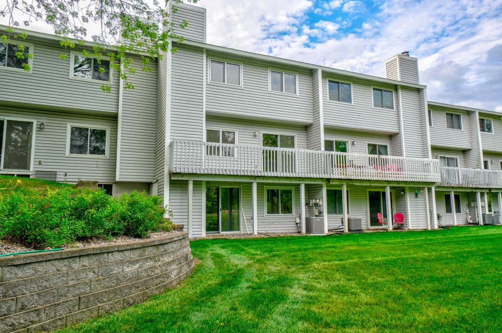 Photo of 2174 Tower Court, Woodbury, MN 55125 (MLS # 7118383)