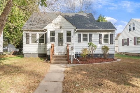 Photo of 607 11th Street SW, Austin, MN 55912 (MLS # 6802135)