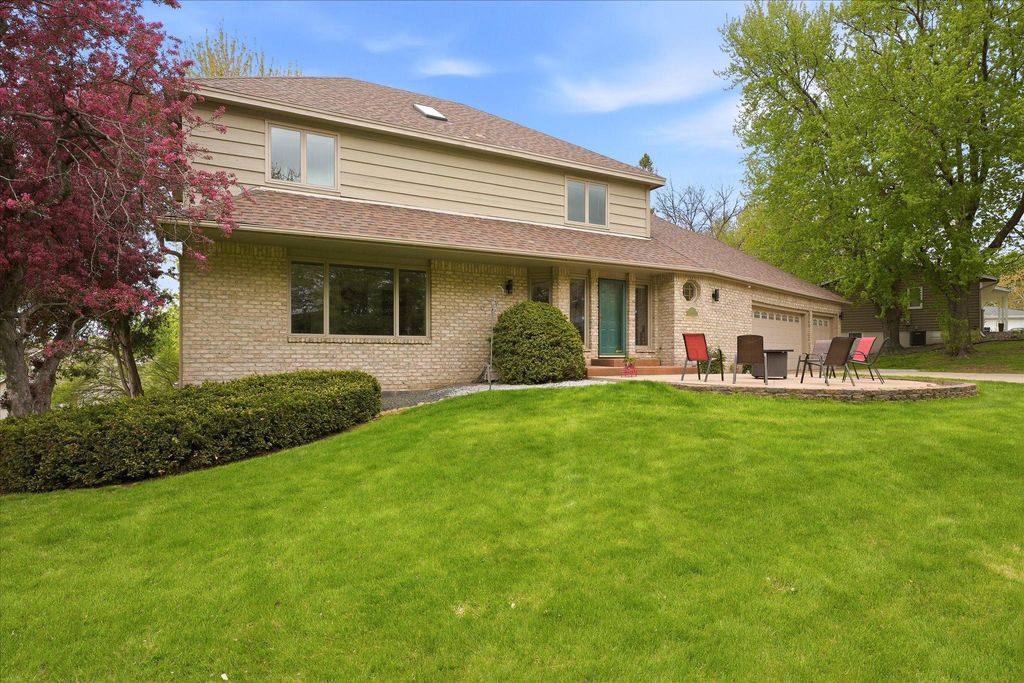 Photo of 2500 Highland View Avenue S, Burnsville, MN 55337 (MLS # 7070456)