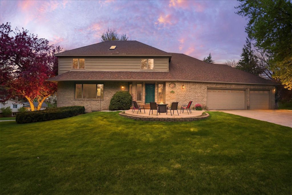 Photo of 2500 Highland View Avenue S, Burnsville, MN 55337 (MLS # 7070456)