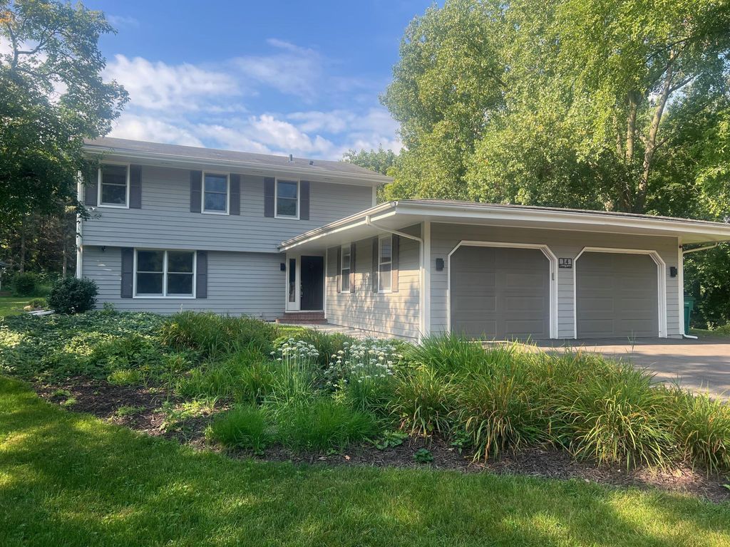 Photo of 14 Dove Lane, North Oaks, MN 55127 (MLS # 6783083)