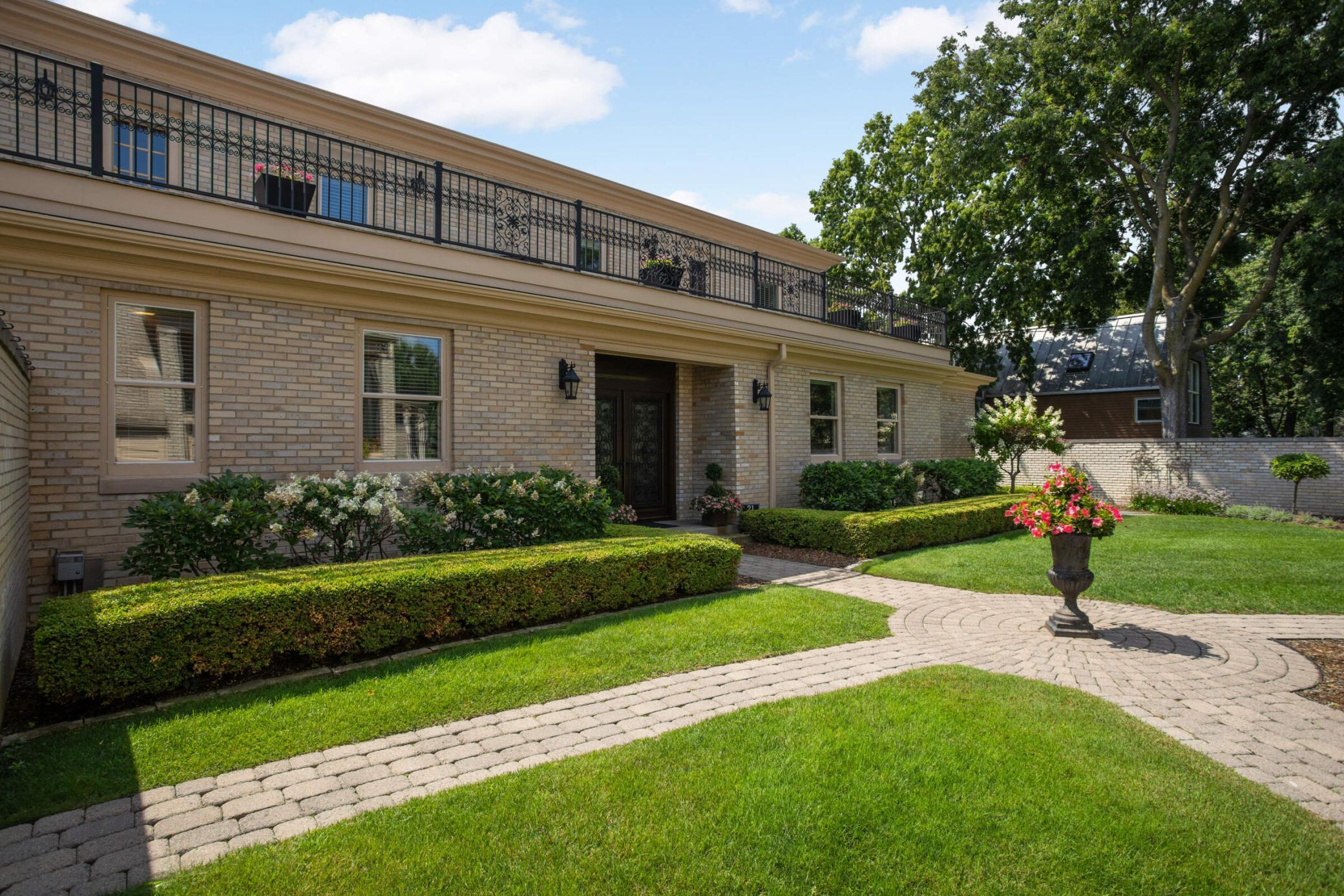 21 Avon Street S 21