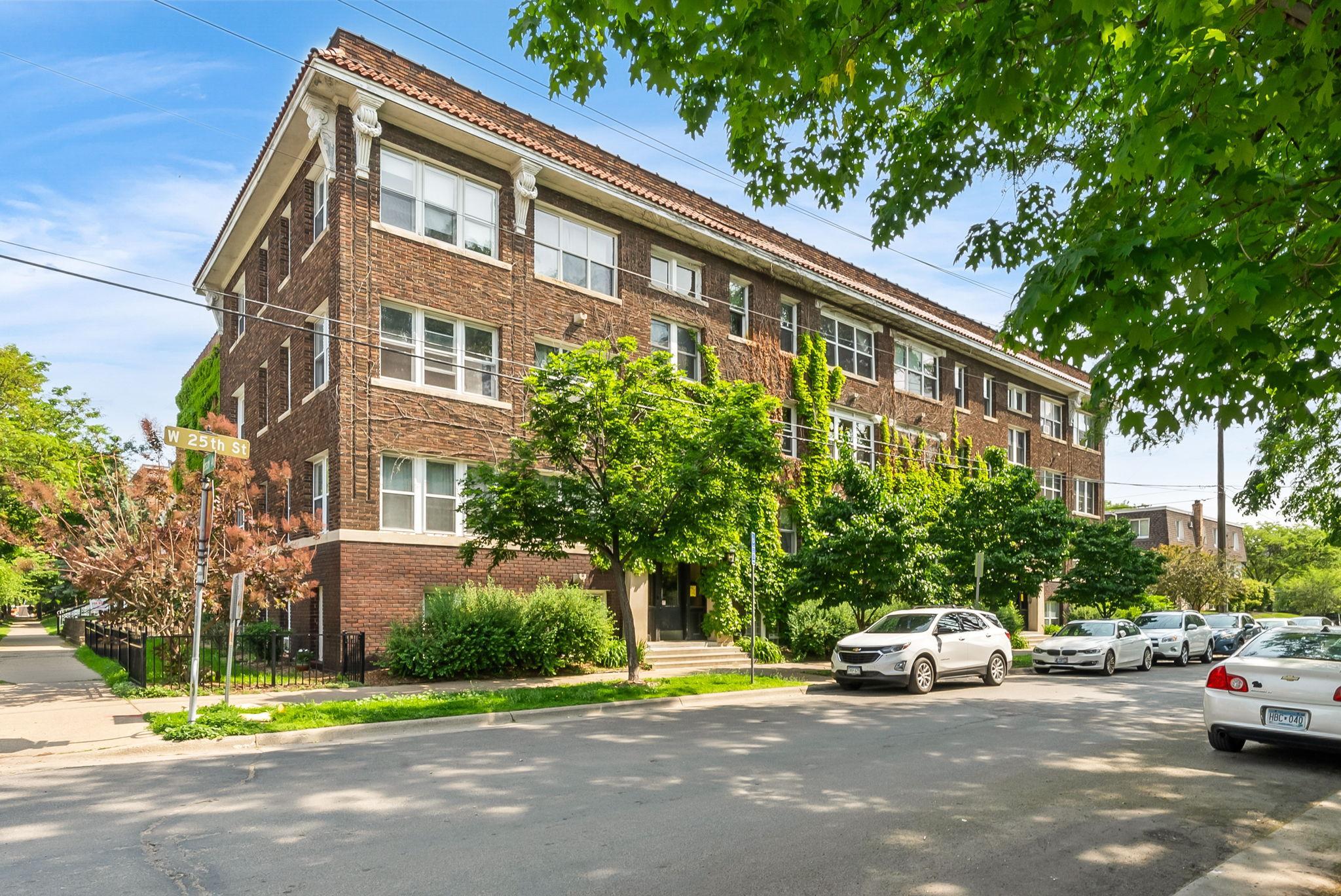 1112 W 25th Street 203