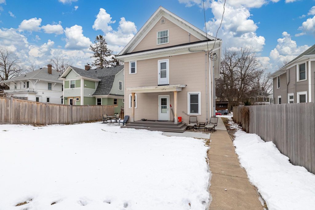 Photo of 1997 Laurel Avenue, Saint Paul, MN 55104 (MLS # 7010885)
