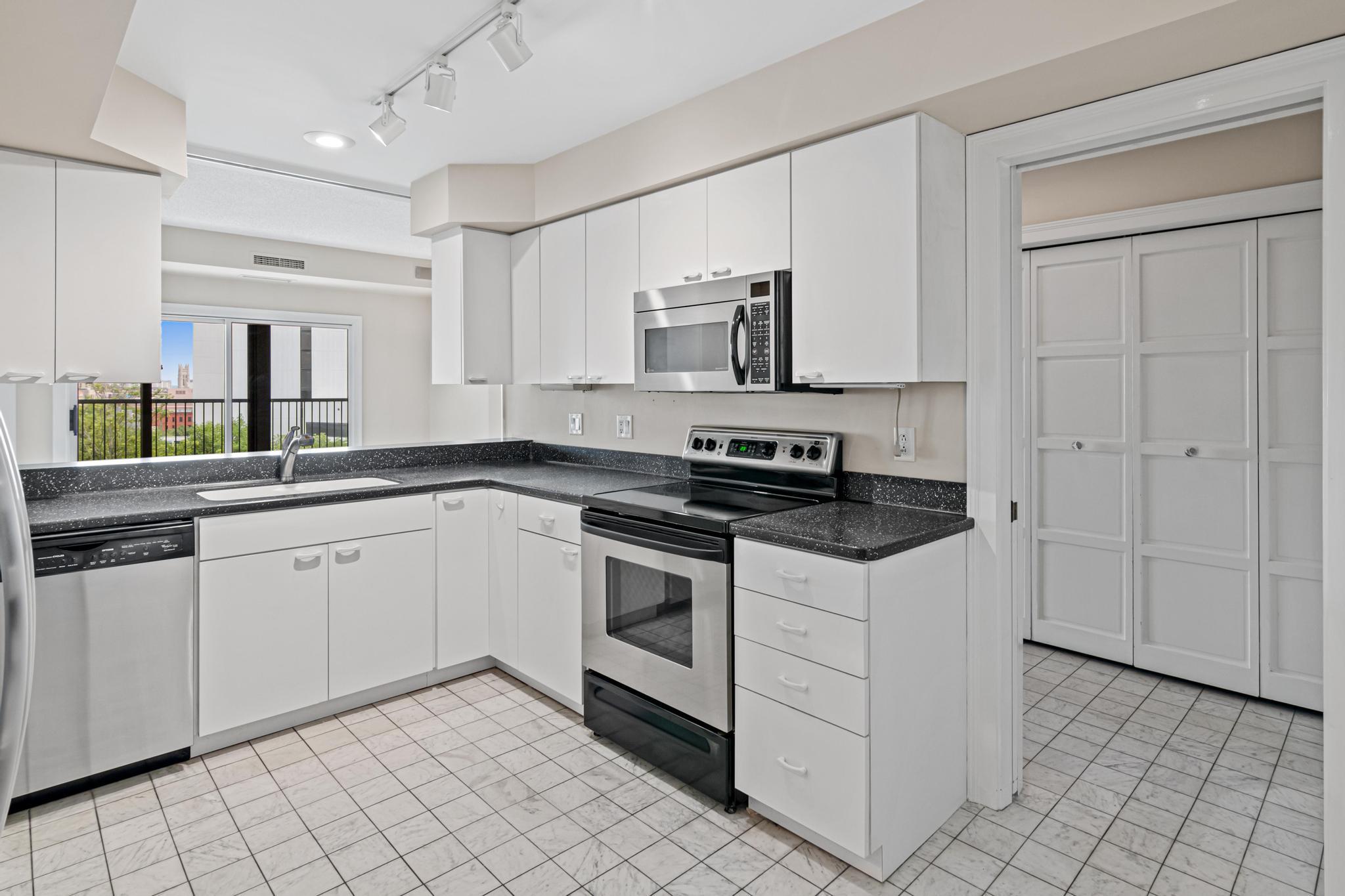 1235 Yale Place 808