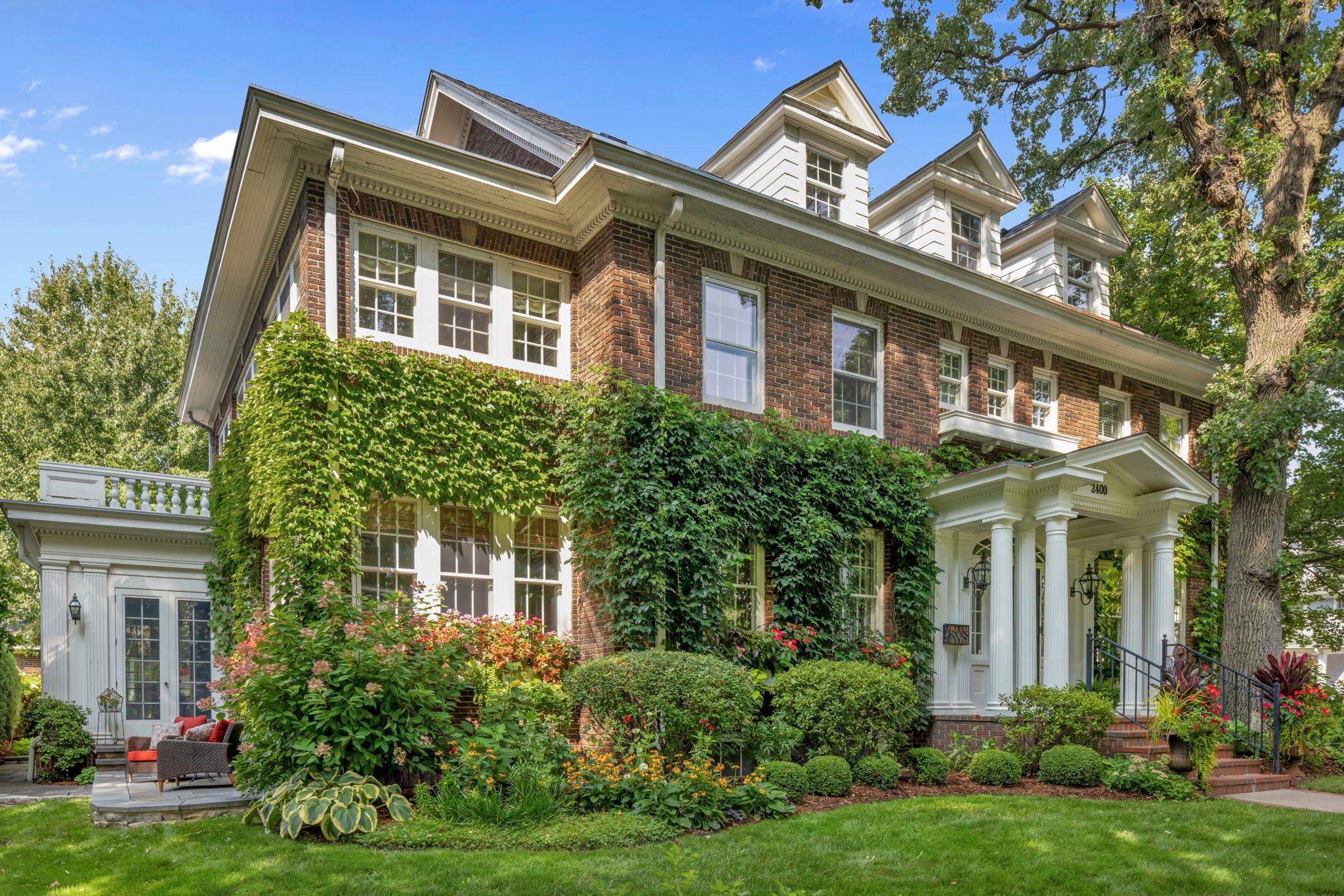 2400 W Lake Of The Isles Parkway