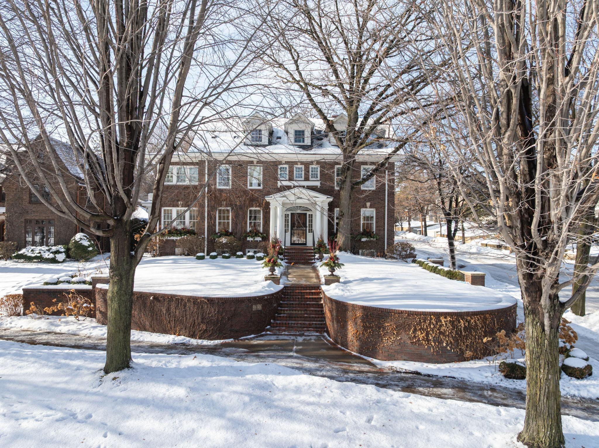 2400 W Lake Of The Isles Parkway