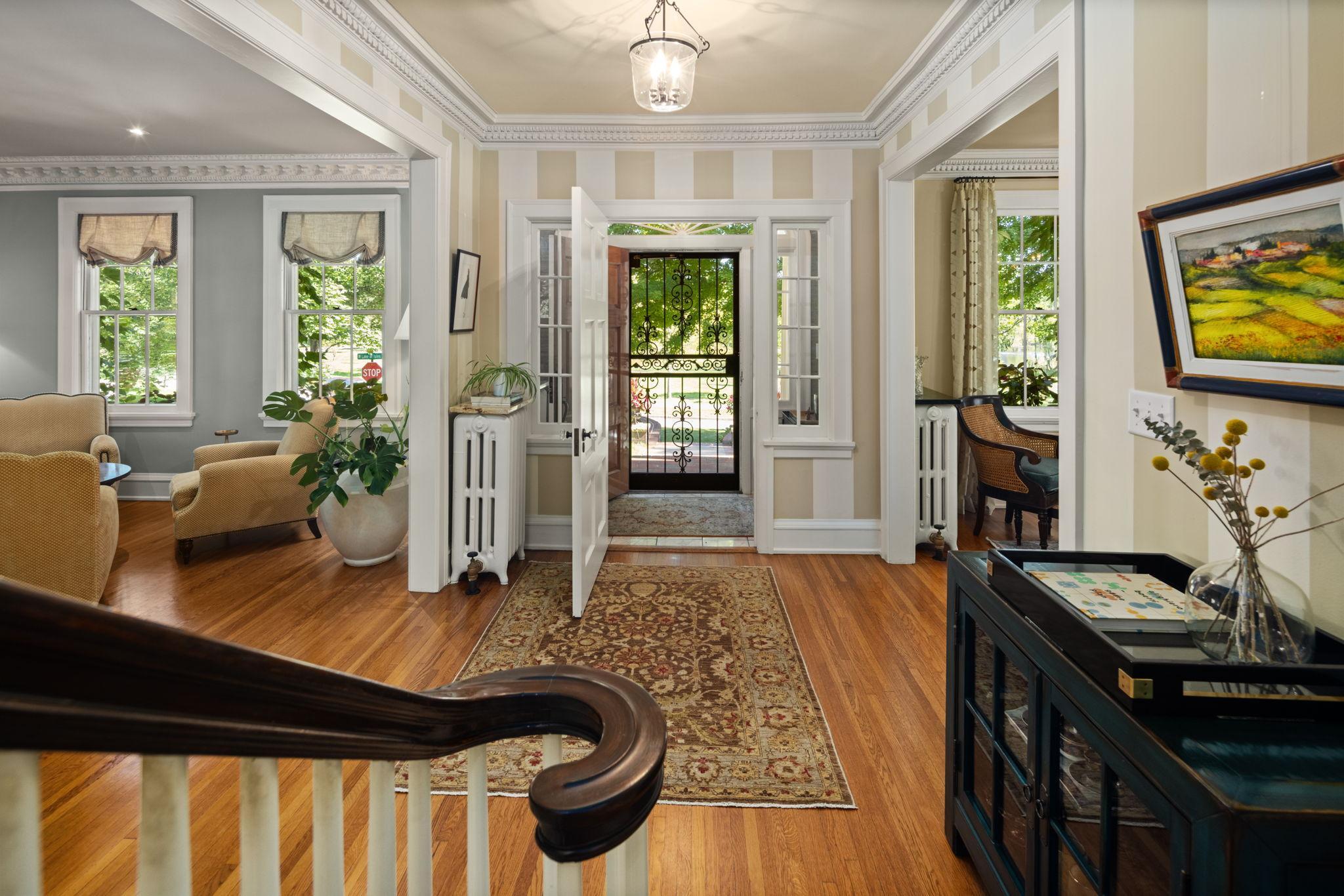 2400 W Lake Of The Isles Parkway