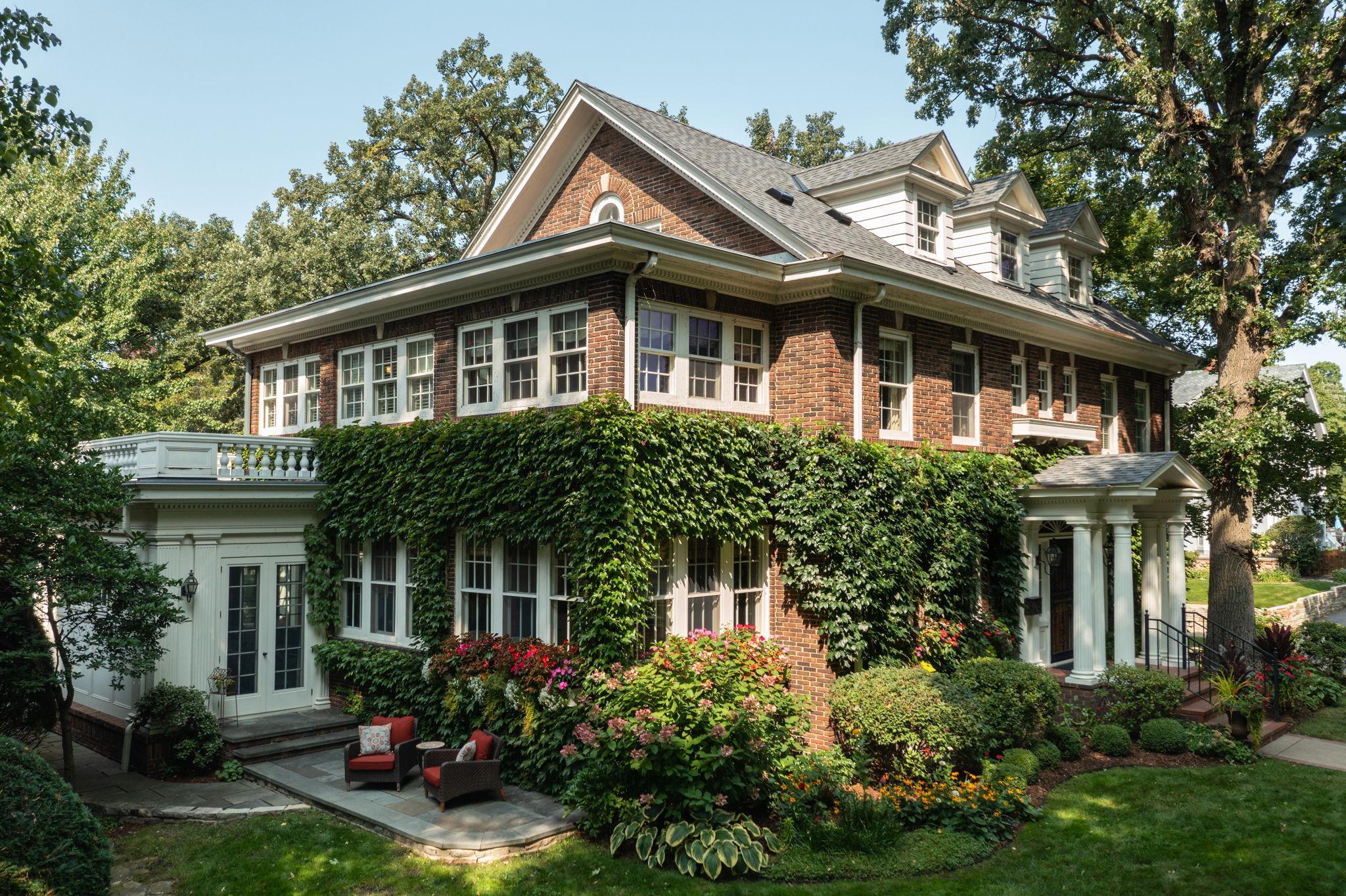 2400 W Lake Of The Isles Parkway