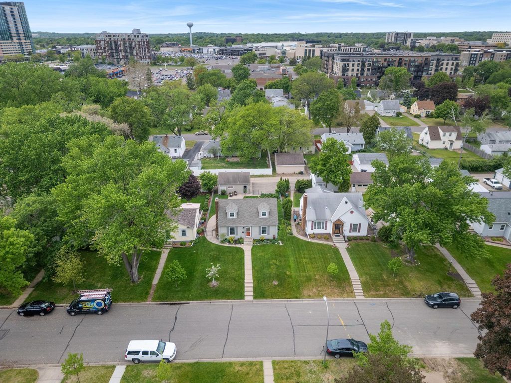Photo of 6736 Vincent Avenue S, Richfield, MN 55423 (MLS # 7076135)