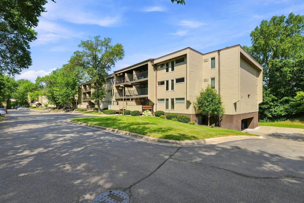 Photo of 12600 Parkwood Drive #308, Burnsville, MN 55337 (MLS # 7109707)