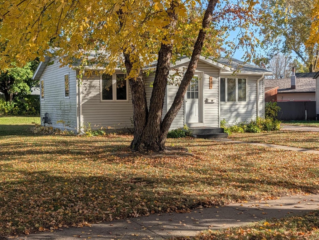 Photo of 814 S 10th Street, Montevideo, MN 56265 (MLS # 7163332)