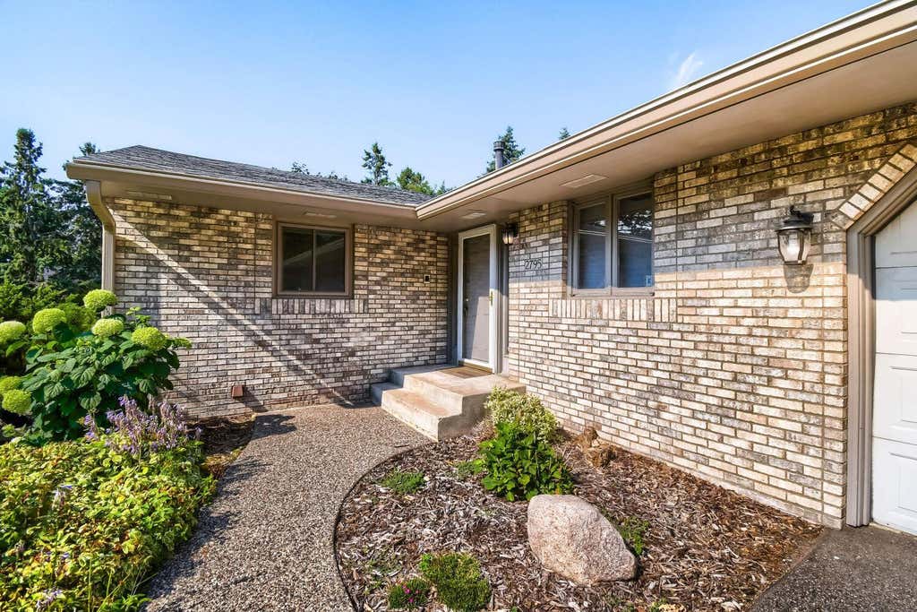 Photo of 2795 Helen Street N, North Saint Paul, MN 55109 (MLS # 7118102)