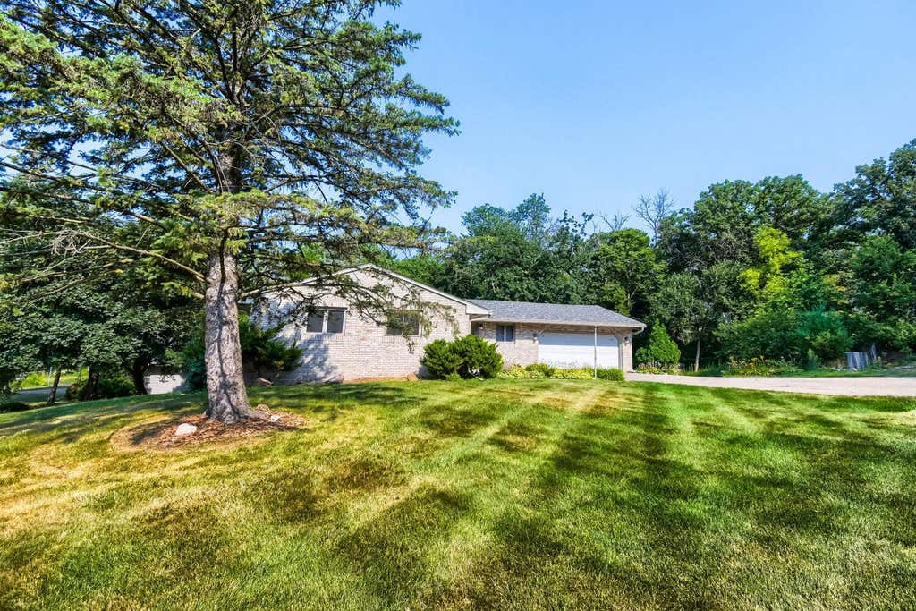 Photo of 2795 Helen Street N, North Saint Paul, MN 55109 (MLS # 7118102)