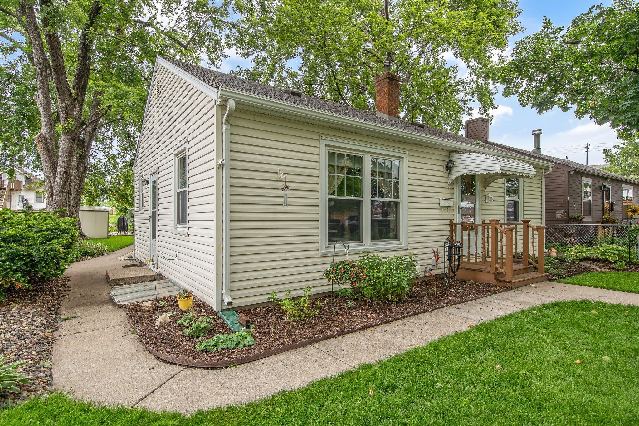 14 Jackson Avenue S