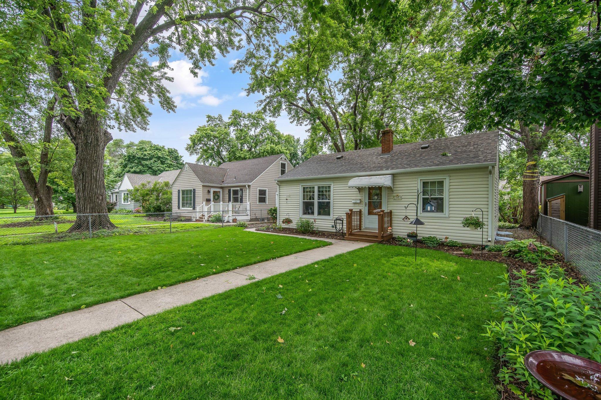 14 Jackson Avenue S