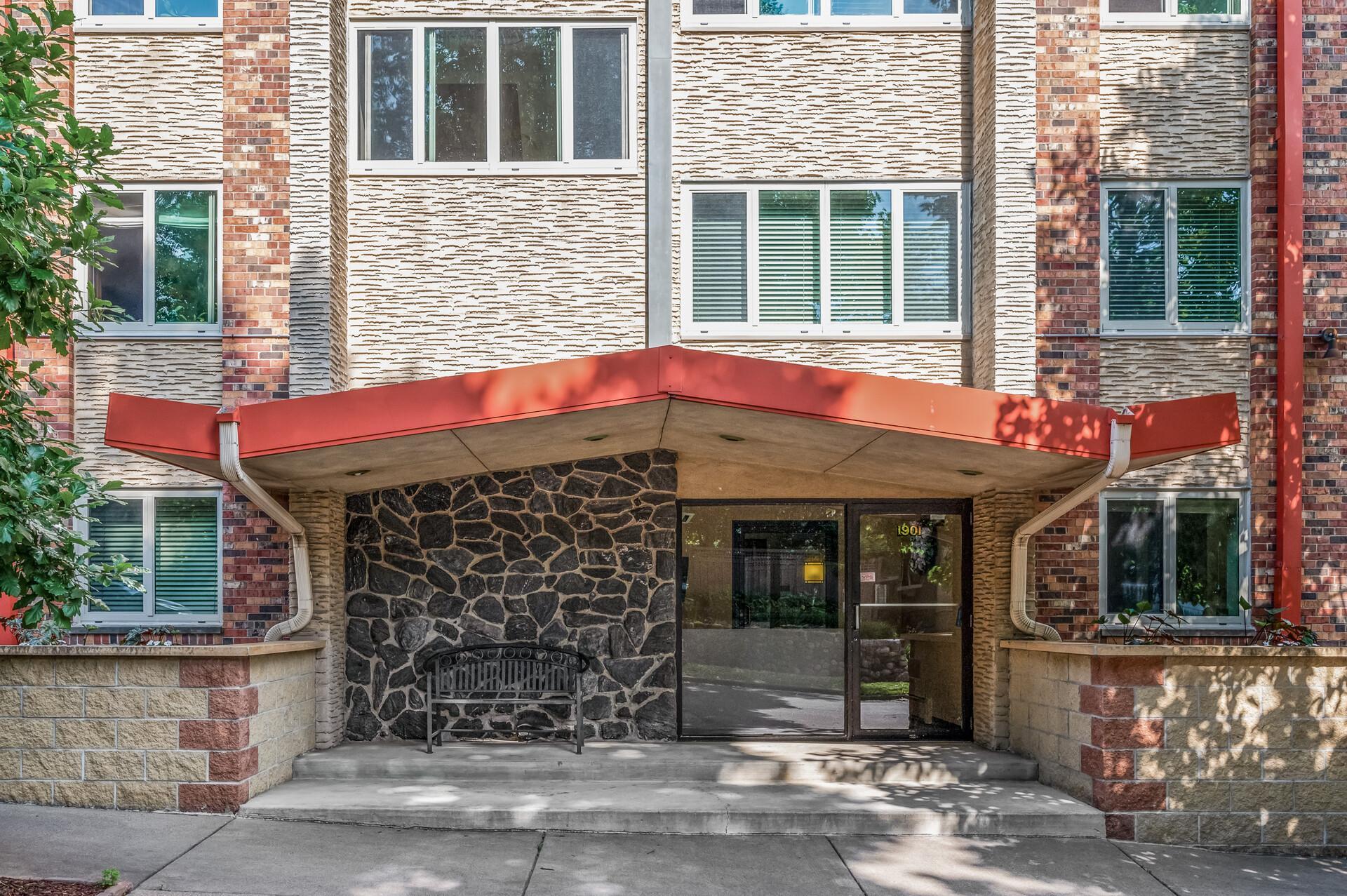 1901 Emerson Avenue S 303
