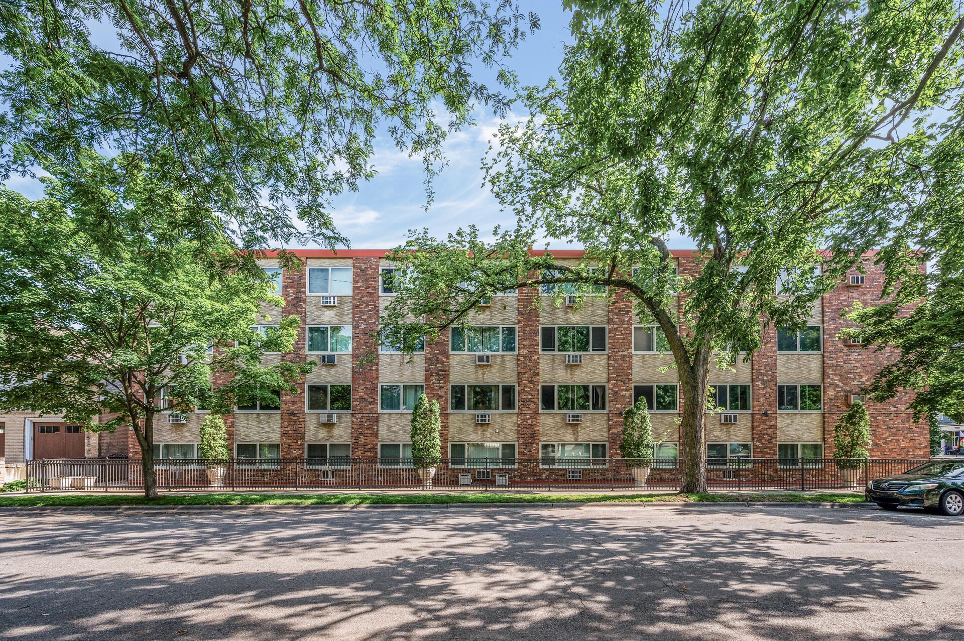 1901 Emerson Avenue S 303