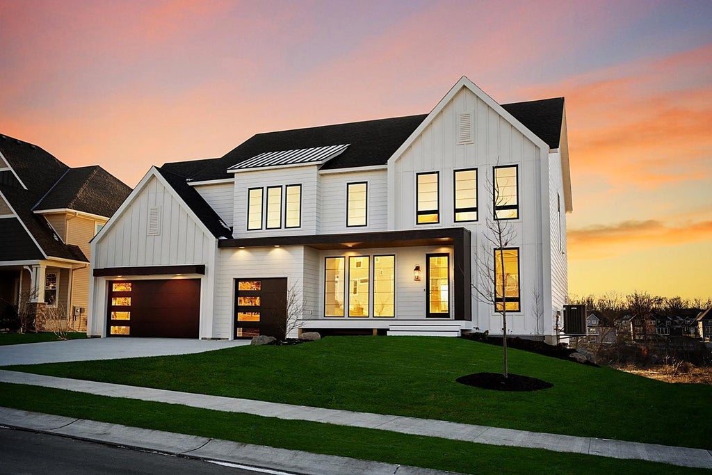 Photo of 755 Ensconced Way, Chaska, MN 55318 (MLS # 7167376)