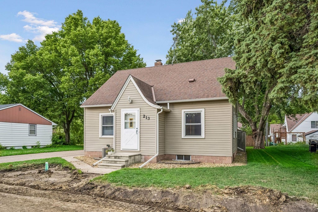 Photo of 213 Queen Avenue NW, Silver Lake, MN 55381 (MLS # 7085394)