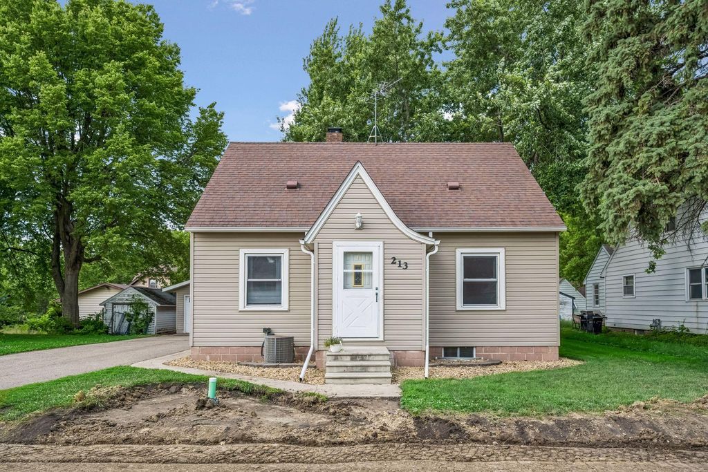 Photo of 213 Queen Avenue NW, Silver Lake, MN 55381 (MLS # 7085394)