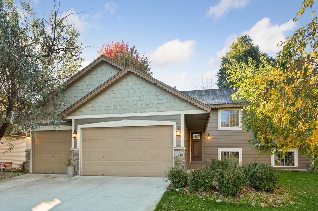 Photo of 7140 Upper 157th Street W, Apple Valley, MN 55124 (MLS # 7018626)