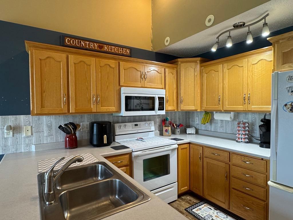 110 Glenshire Boulevard S